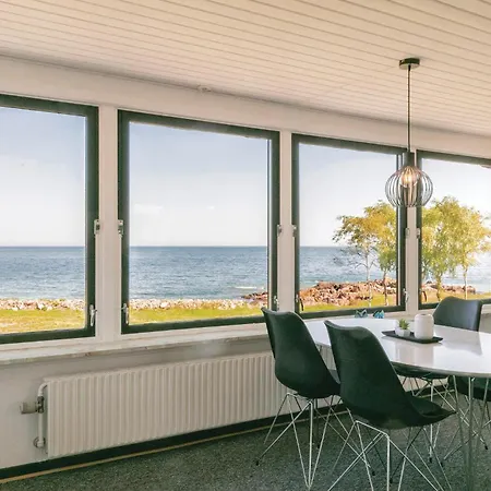 Three-bedroom Holiday In Дом отдыха