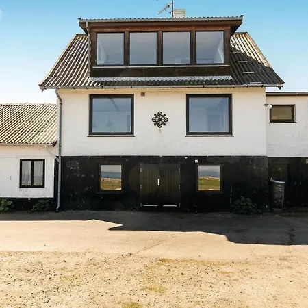 Three-bedroom Holiday In *